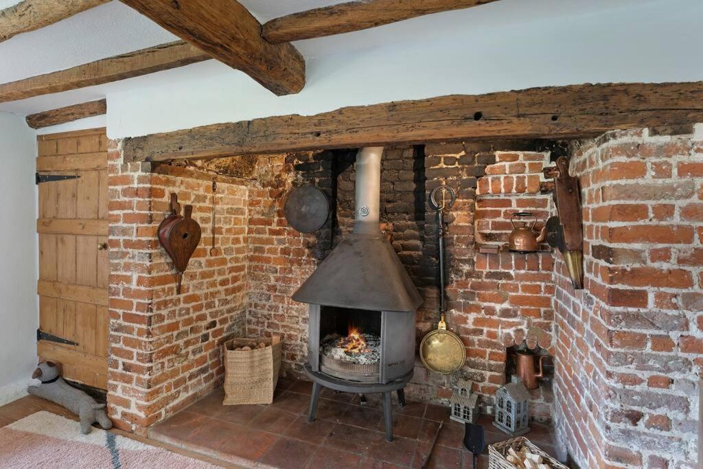 Вилла Local Walks Pub Gardens Pet Friendly Landscaped Gardens And Free Private Parking Doddington  Экстерьер фото