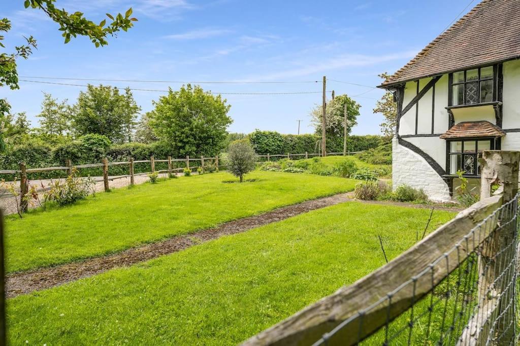 Вилла Local Walks Pub Gardens Pet Friendly Landscaped Gardens And Free Private Parking Doddington  Экстерьер фото
