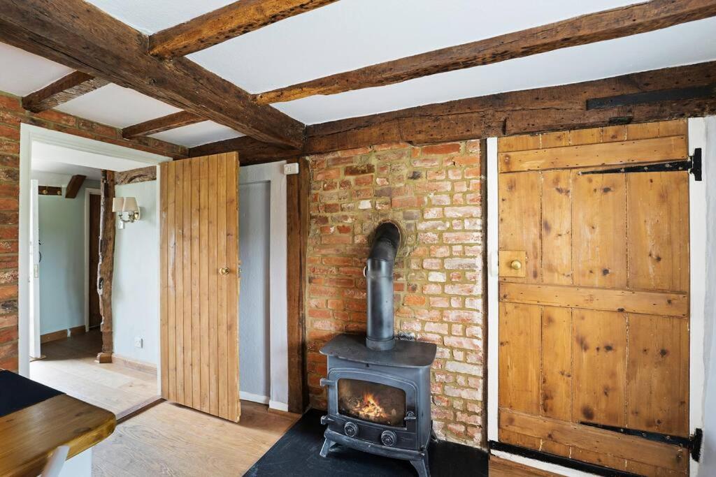 Вилла Local Walks Pub Gardens Pet Friendly Landscaped Gardens And Free Private Parking Doddington  Экстерьер фото