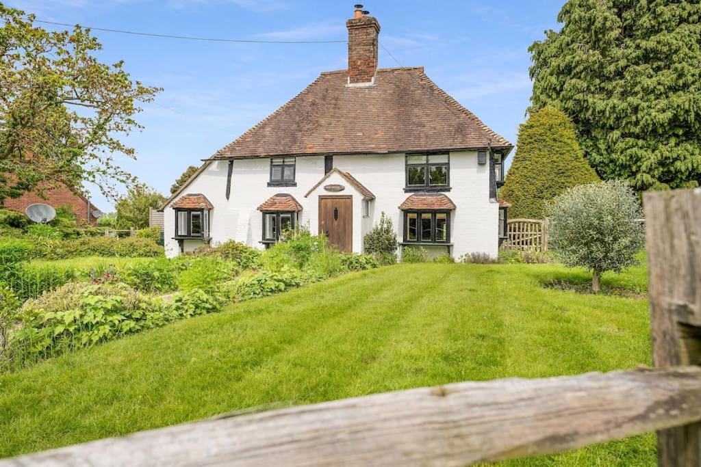 Вилла Local Walks Pub Gardens Pet Friendly Landscaped Gardens And Free Private Parking Doddington  Экстерьер фото