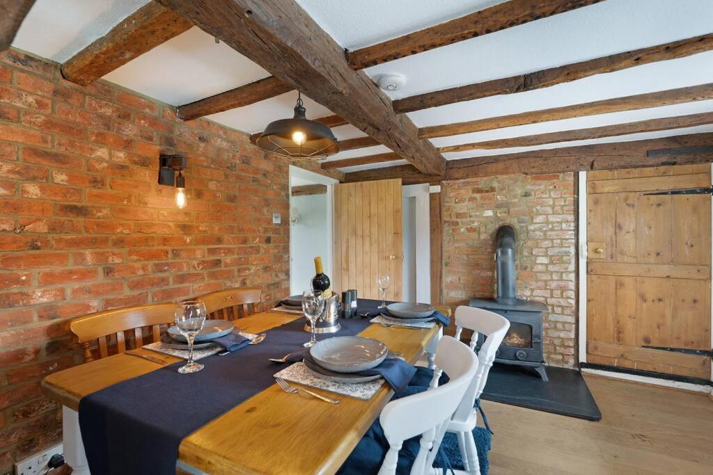 Вилла Local Walks Pub Gardens Pet Friendly Landscaped Gardens And Free Private Parking Doddington  Экстерьер фото