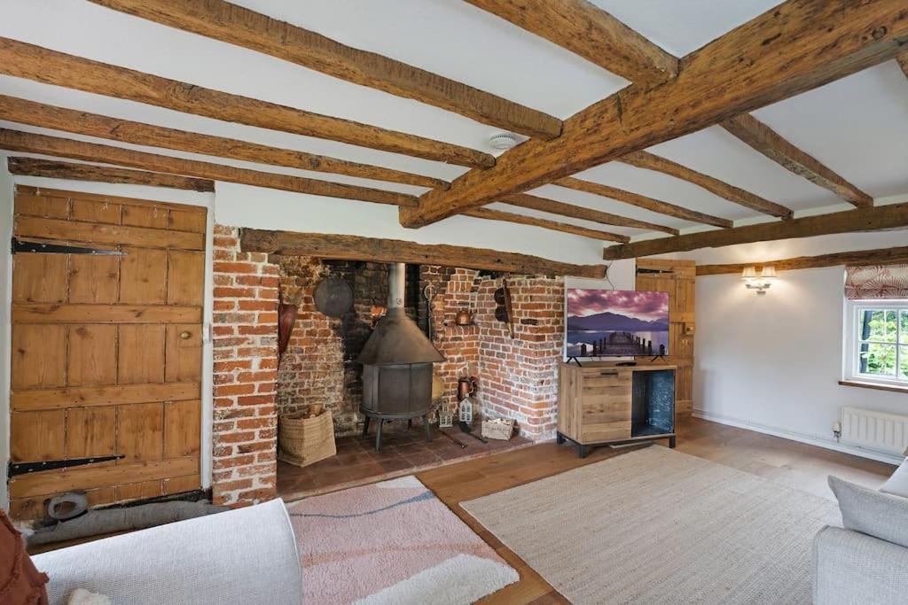 Вилла Local Walks Pub Gardens Pet Friendly Landscaped Gardens And Free Private Parking Doddington  Экстерьер фото