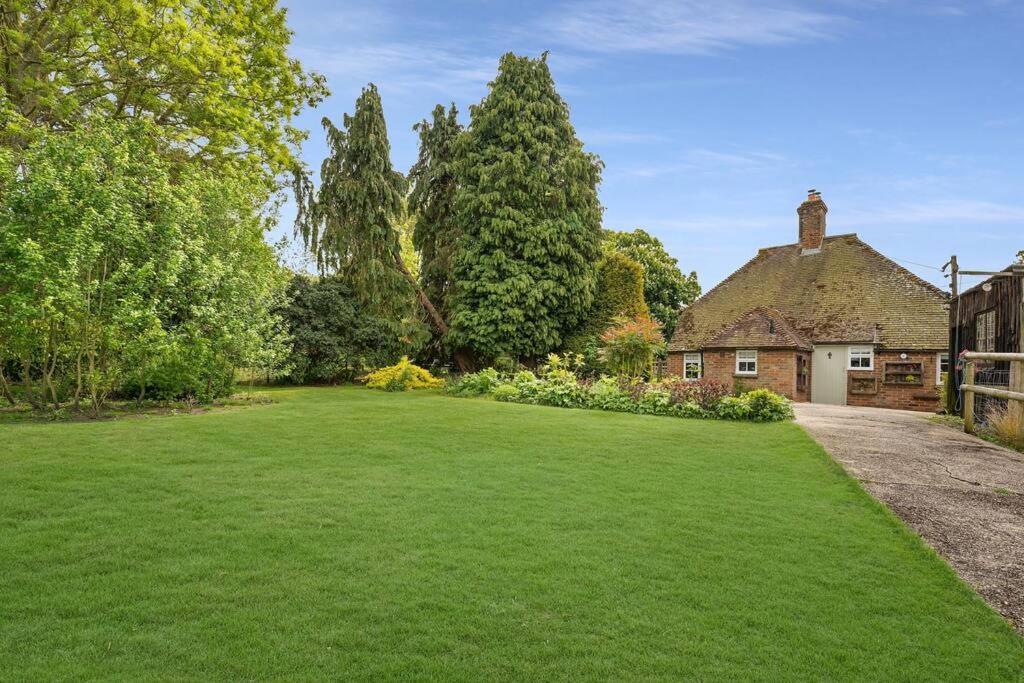 Вилла Local Walks Pub Gardens Pet Friendly Landscaped Gardens And Free Private Parking Doddington  Экстерьер фото