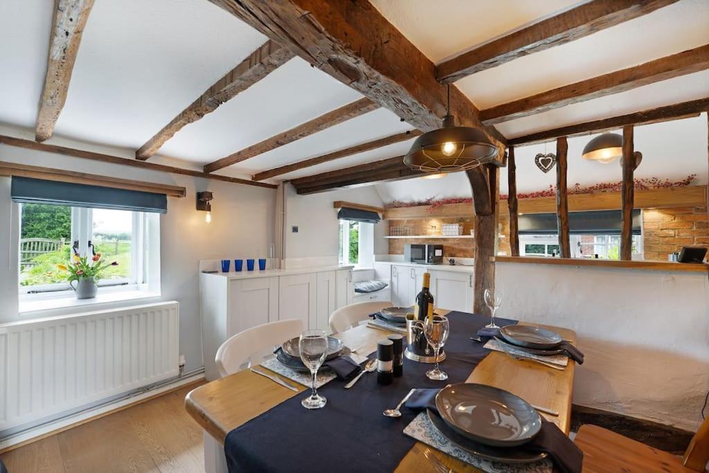 Вилла Local Walks Pub Gardens Pet Friendly Landscaped Gardens And Free Private Parking Doddington  Экстерьер фото
