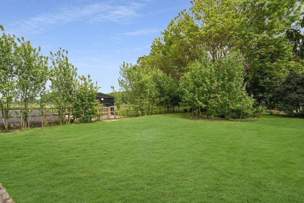 Вилла Local Walks Pub Gardens Pet Friendly Landscaped Gardens And Free Private Parking Doddington  Экстерьер фото