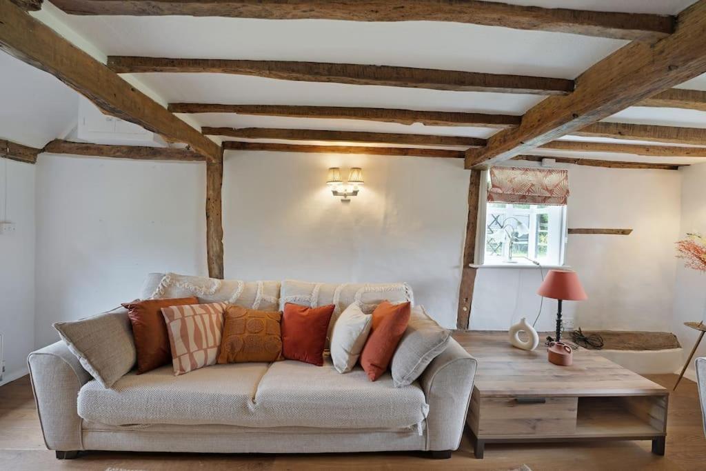 Вилла Local Walks Pub Gardens Pet Friendly Landscaped Gardens And Free Private Parking Doddington  Экстерьер фото