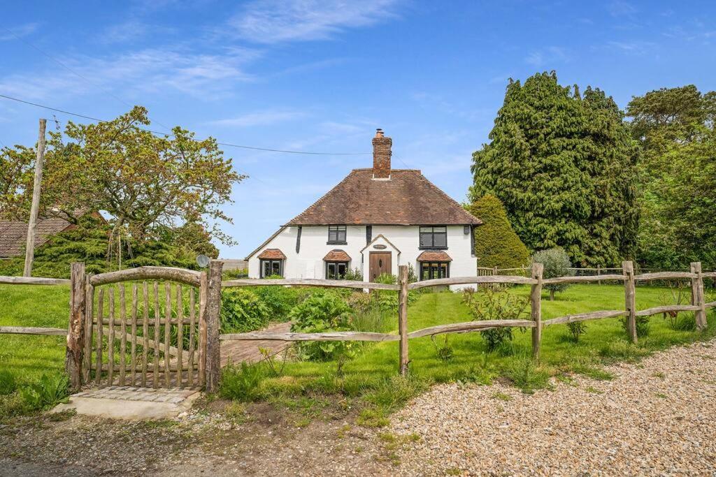 Вилла Local Walks Pub Gardens Pet Friendly Landscaped Gardens And Free Private Parking Doddington  Экстерьер фото