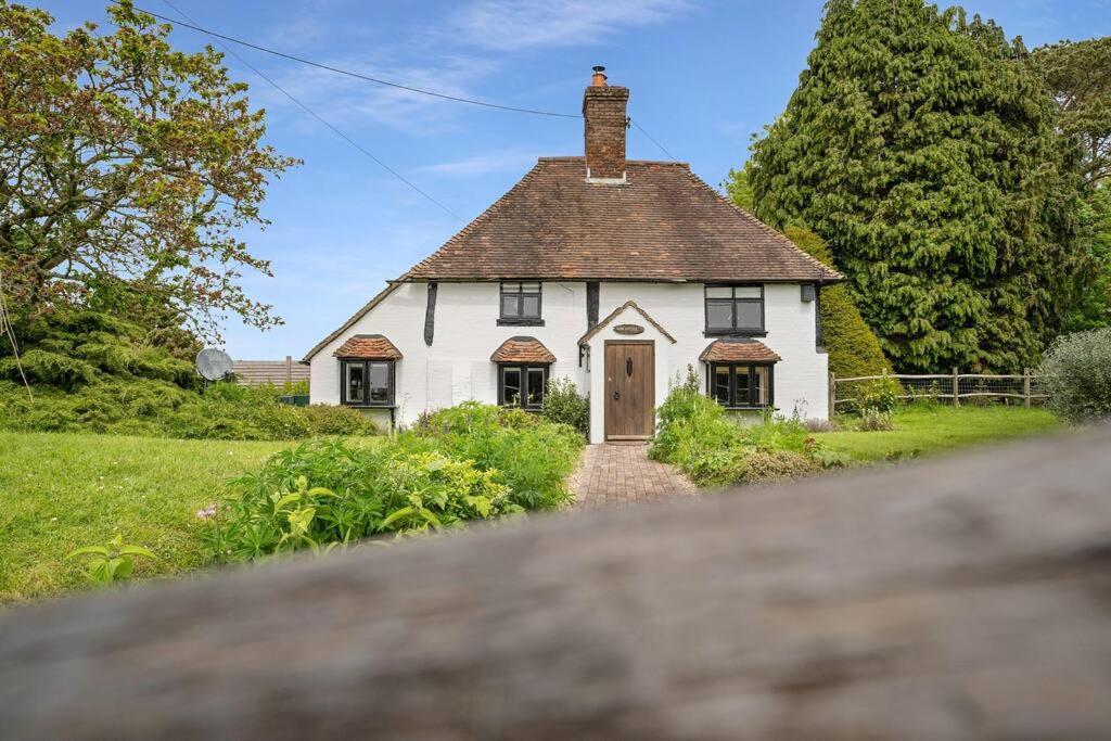 Вилла Local Walks Pub Gardens Pet Friendly Landscaped Gardens And Free Private Parking Doddington  Экстерьер фото